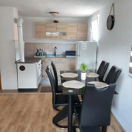 Oaza Mira بيت للعطل Sipovo