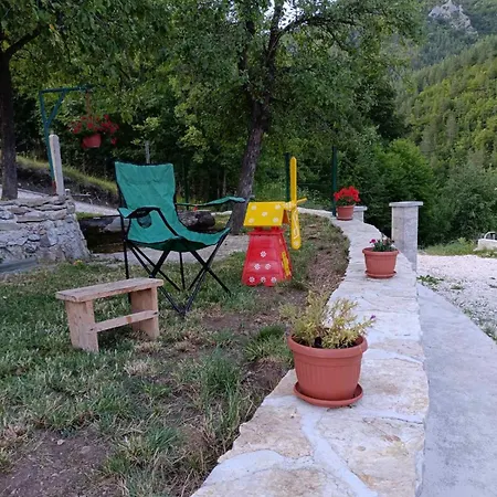 Oaza Mira بيت للعطل Sipovo